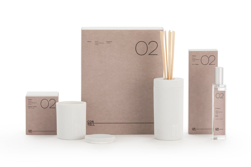 La colección 02 Sakura de Cortell al completo: vela, difusor, spray y jabones con notas de durazno, flor de cerezo y cedro