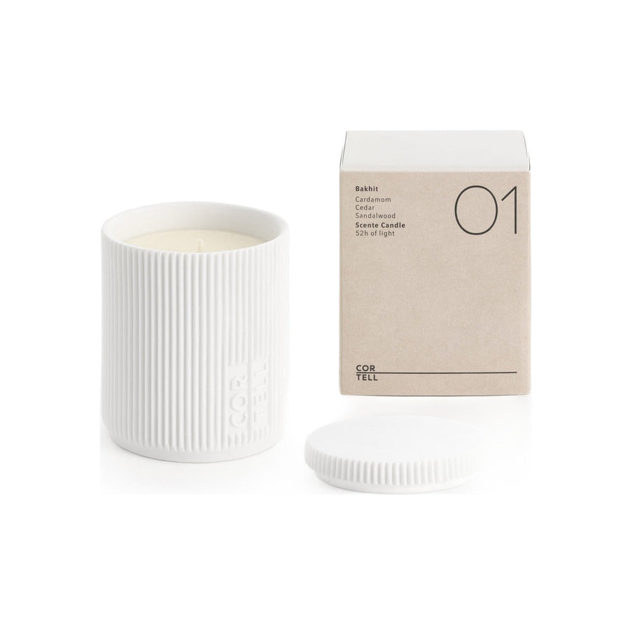 Vela aromática Cortell de 230 g en recipiente de porcelana estriada, con su tapa y su estuche